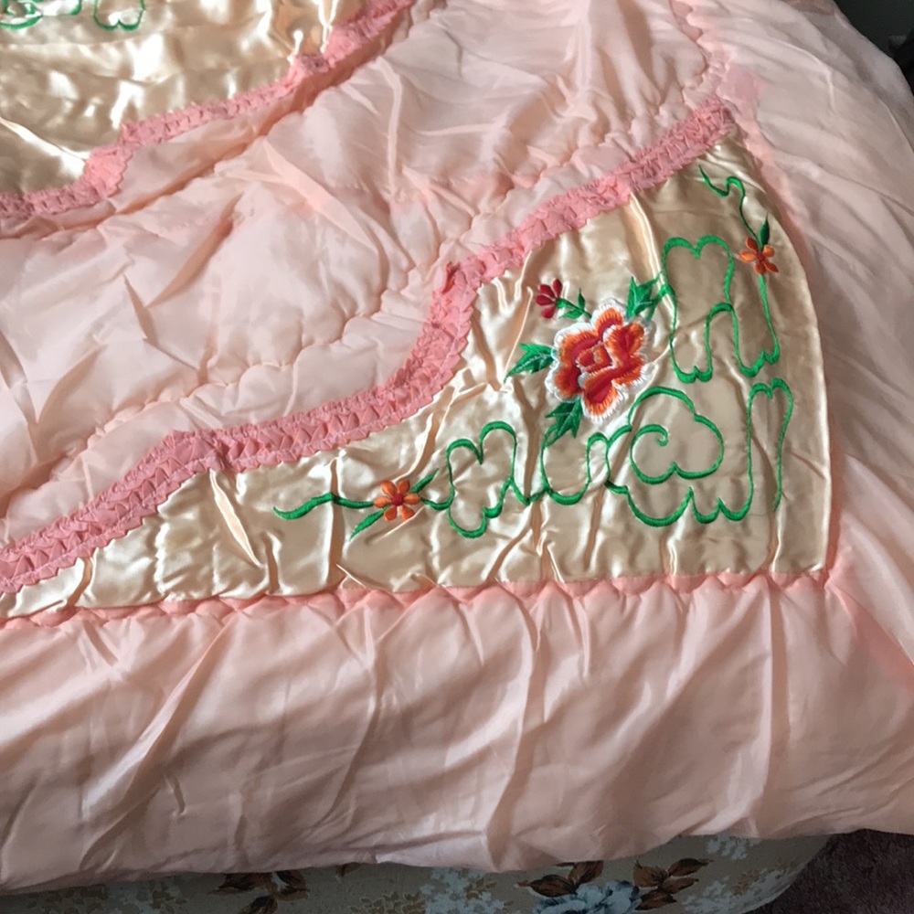Vintage Embroidery Blanket - Picture 3 of 3